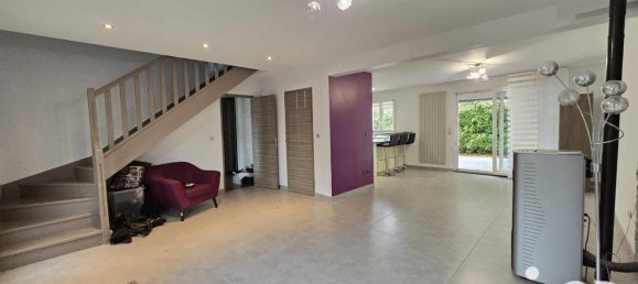 4 bedrooms House in Checy, France No. 64304 9