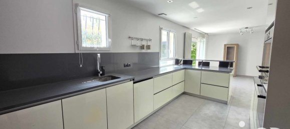 4 bedrooms House in Checy, France No. 64304 2