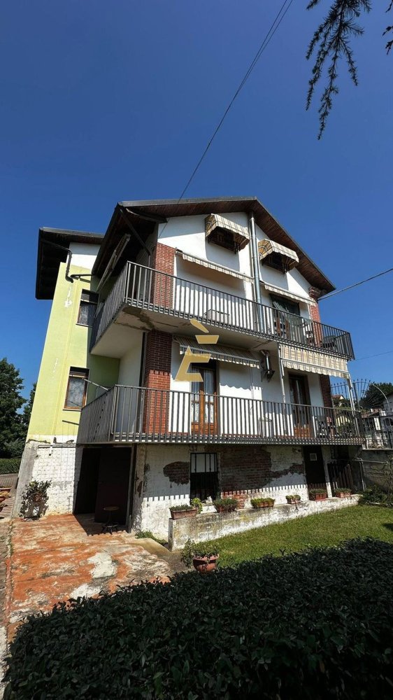 10 bedrooms House in Monale, Italy No. 377882