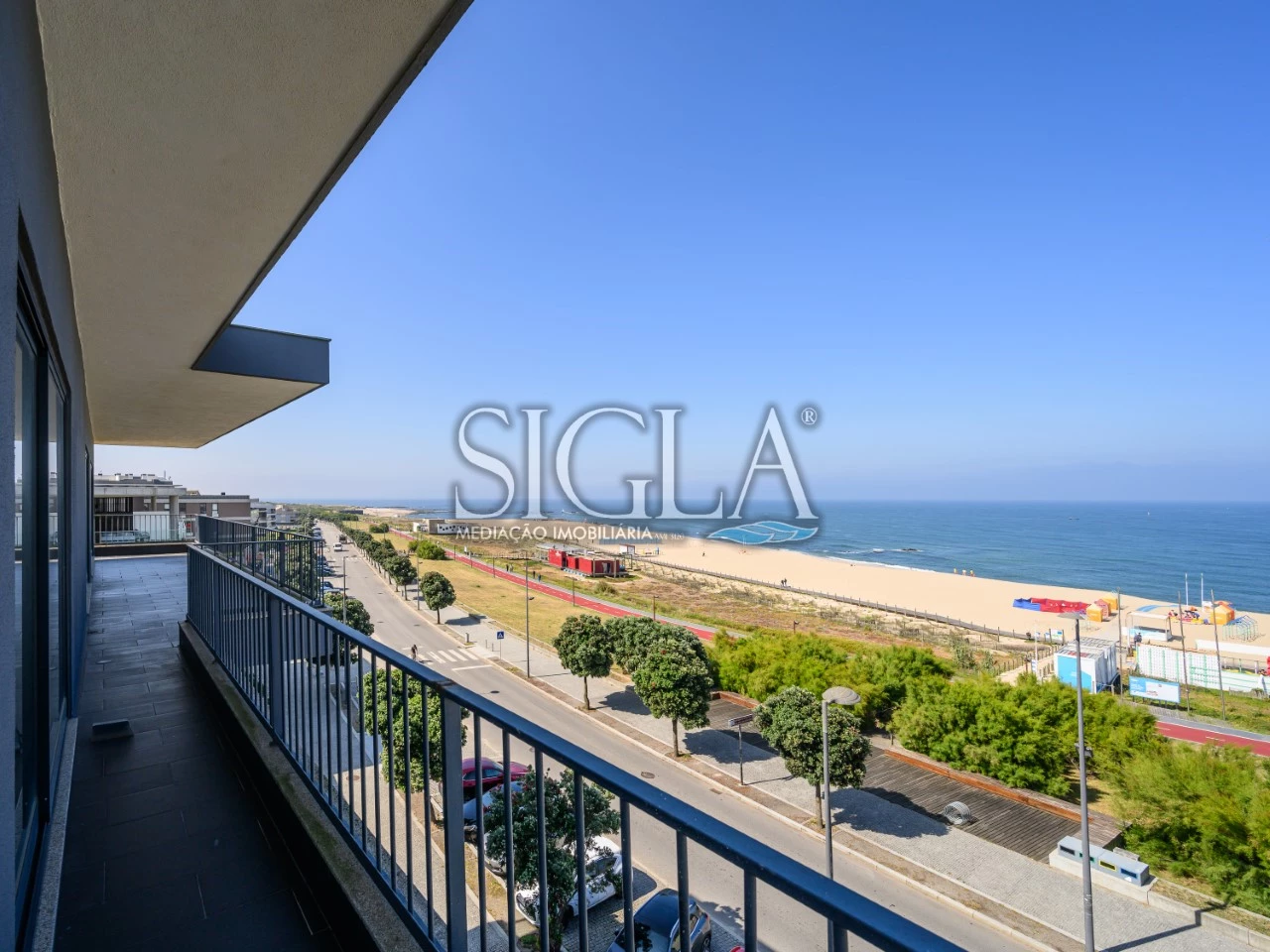 Apartamento de 4 dormitorios en Vila Nova de Gaia, Portugal No. 143817