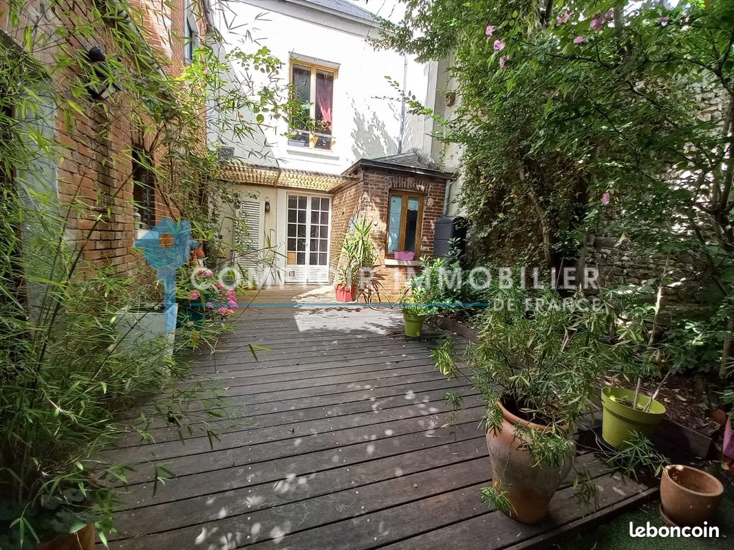 3 bedrooms Townhouse in Etampes, France No. 188504