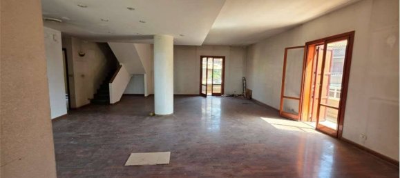 Villa T4 em Sant'Agata li Battiati, Italy N.º 326599 7