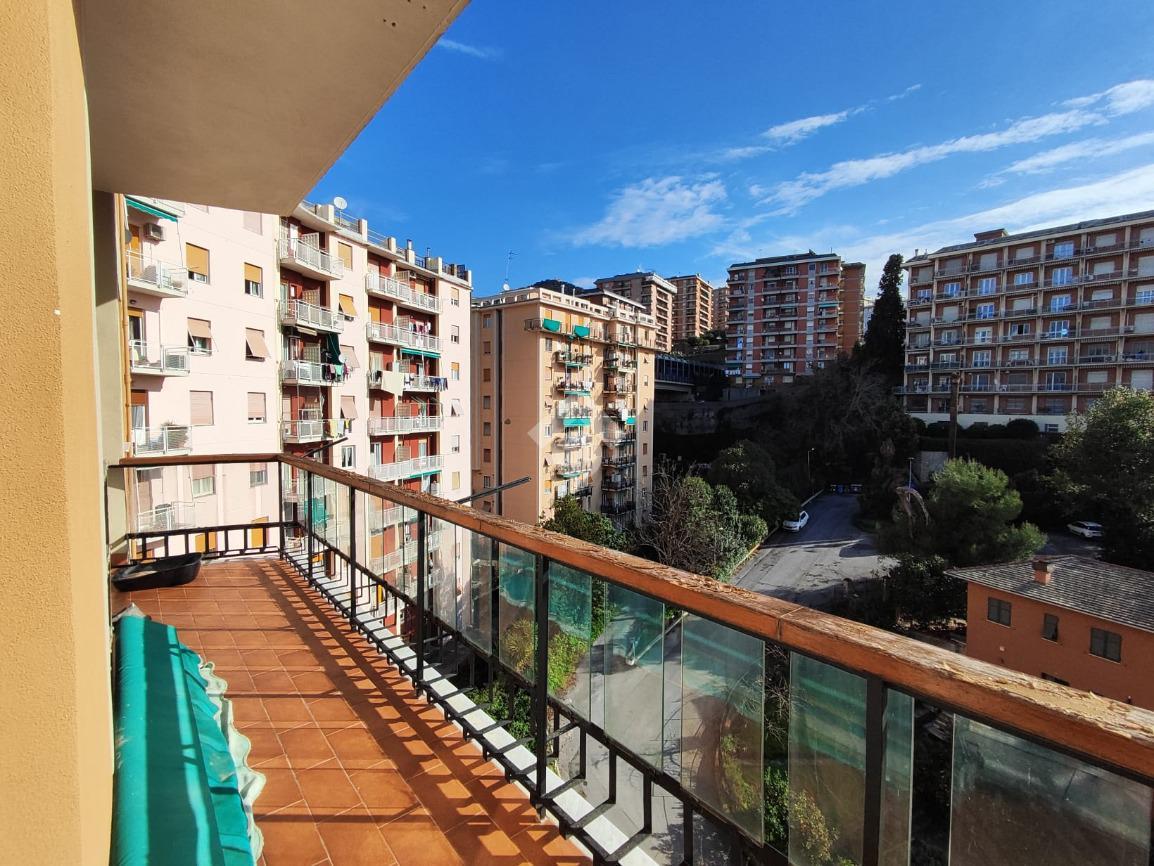 5غرفة شقة في Genoa, Italy رقم 14863