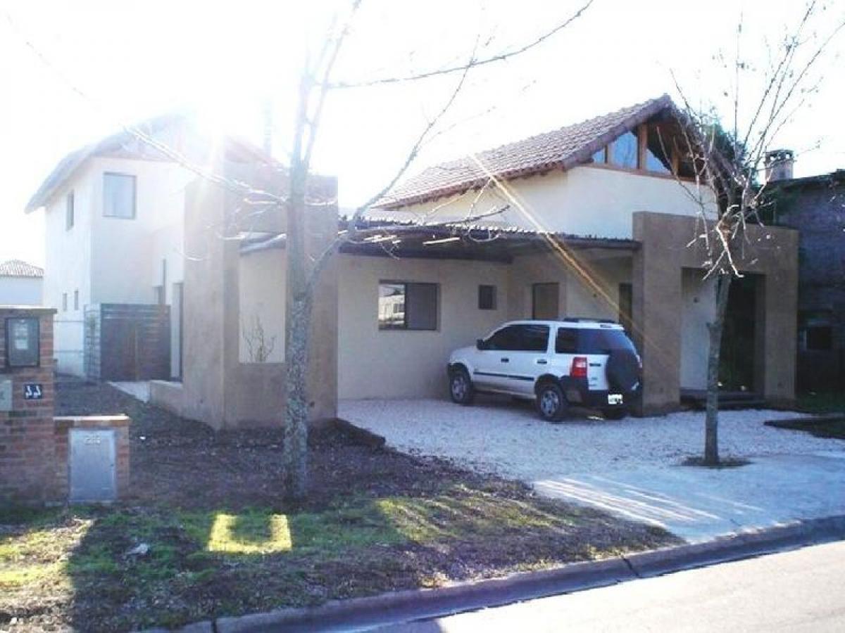 Дом с 3 спальнями в Пилар, Аргентина № 70638