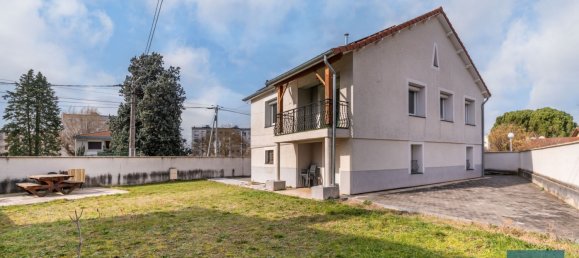 Casa de 6 dormitorios en Bourgoin-Jallieu, France No. 190246 3