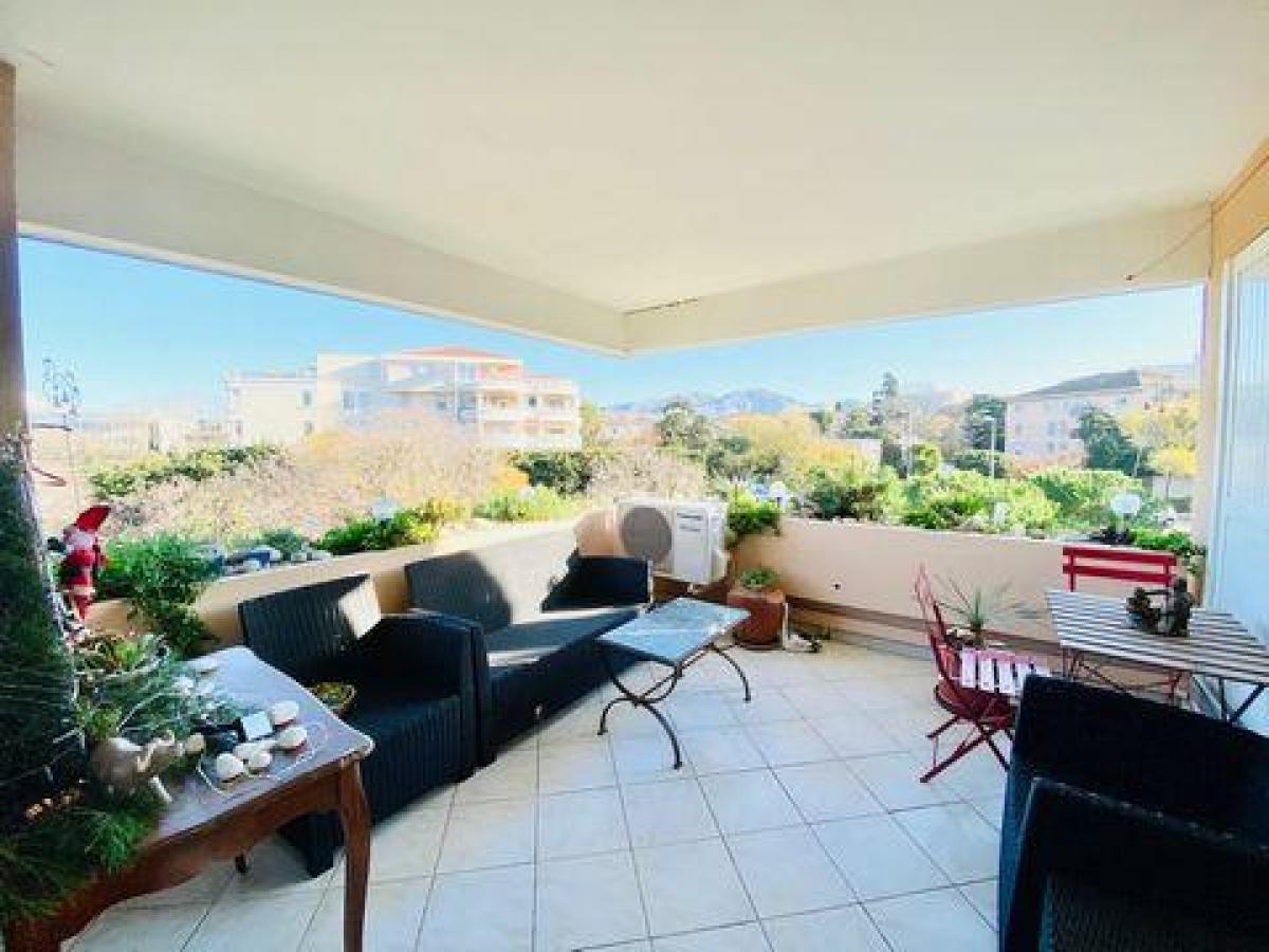 2 bedrooms Condo in Marseille, France No. 16324