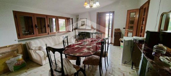 4 rooms Apartment in Campobasso, Italy No. 200092 2