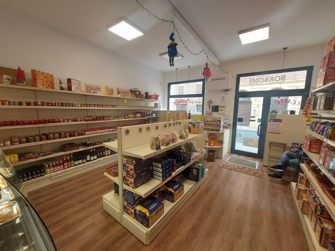 53m² Commercial property in Ferrara, Italy No. 310595