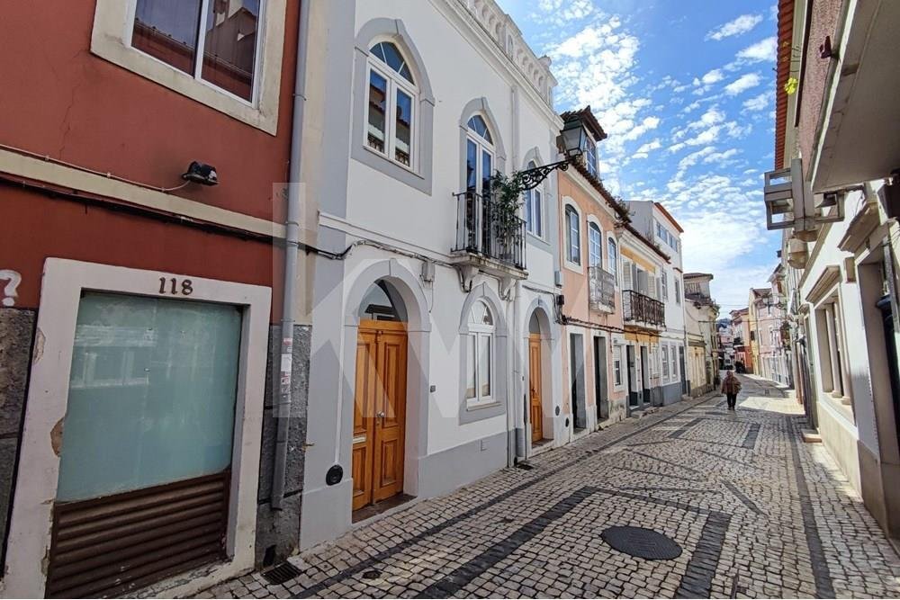 5 chambres Bâtiment à Vila Franca de Xira, Portugal No. 77125