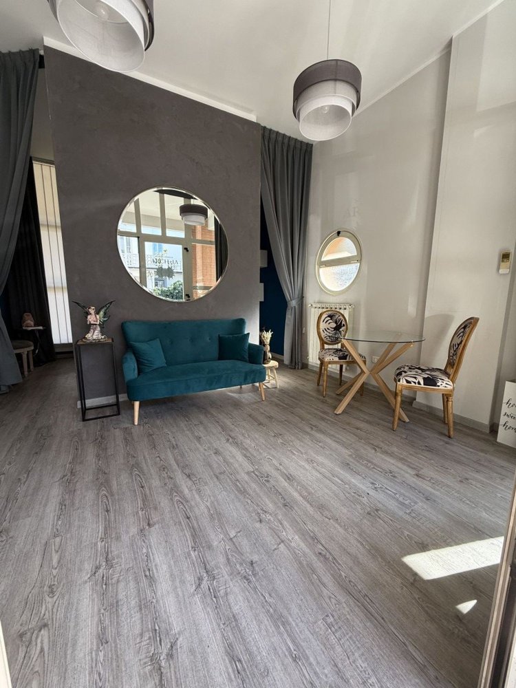 Propiedad comercial en Prato, Italy 35 m² No. 374642