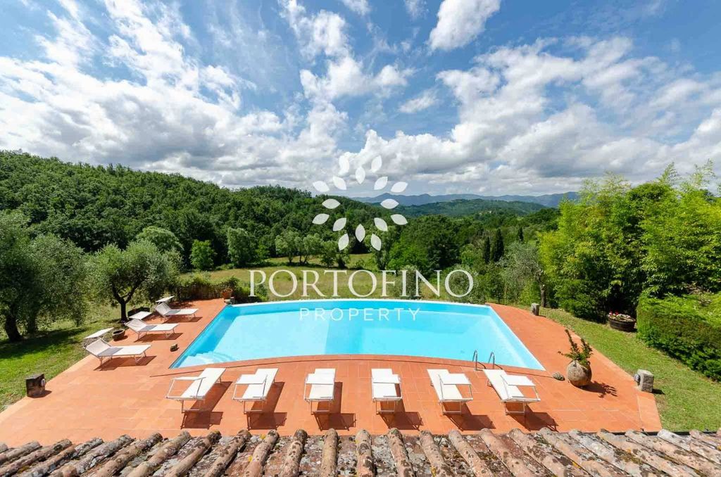 5 bedrooms Villa in Fivizzano, Italy No. 289438