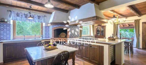 5 bedrooms Villa in Fivizzano, Italy No. 289438 11