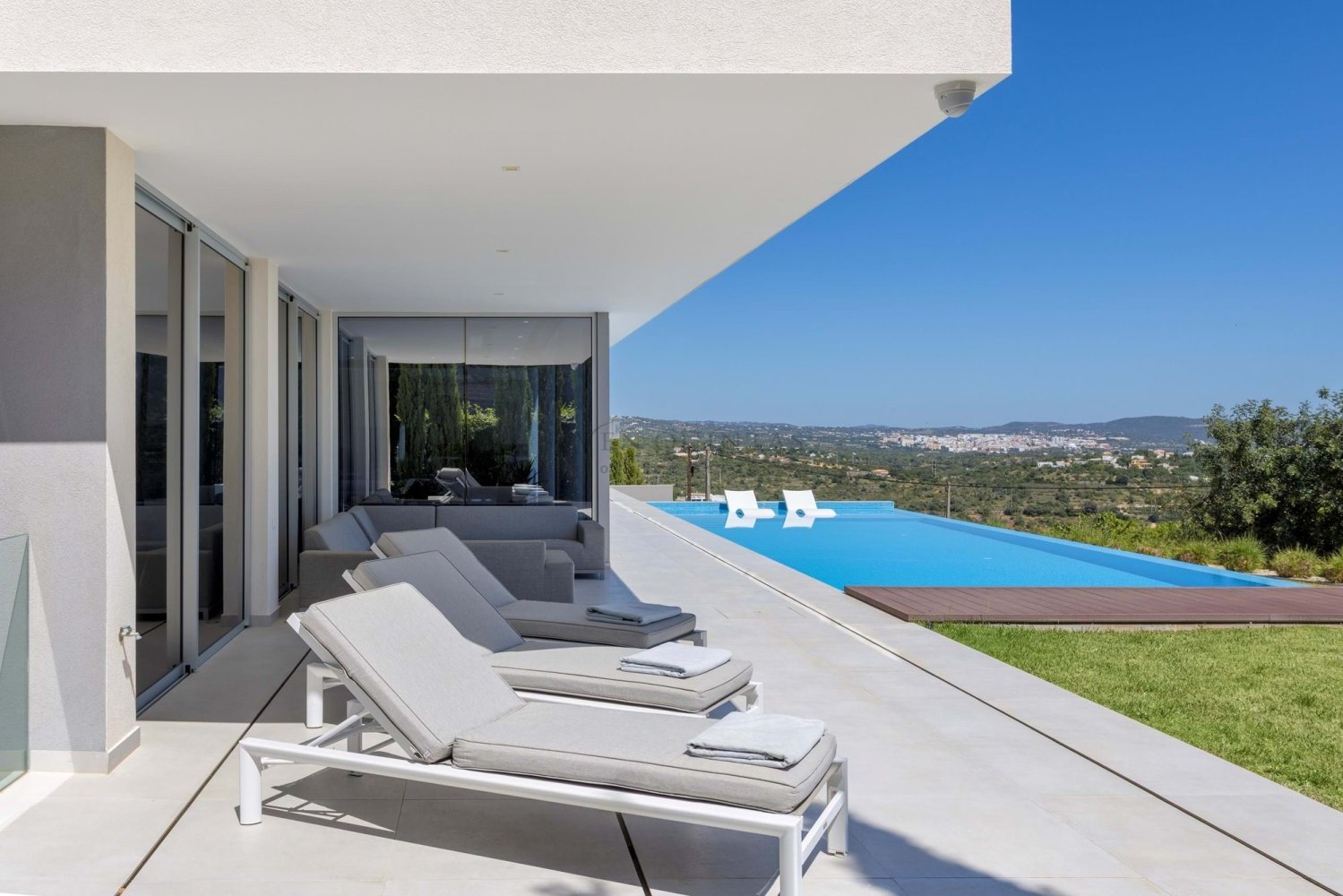 4 bedrooms Villa in Loule, Portugal No. 199152