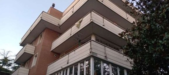 10 rooms Apartment in Modena, Italy No. 95982 2