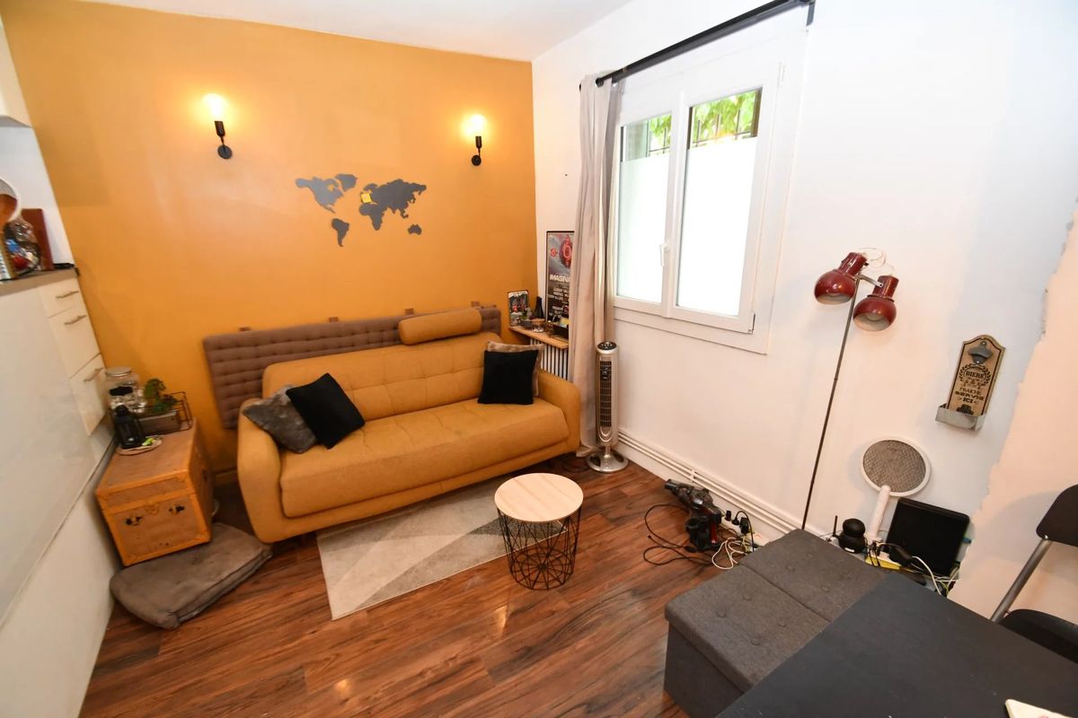 Apartamento de 1 dormitorio en Les Pavillons-sous-Bois, France No. 182882