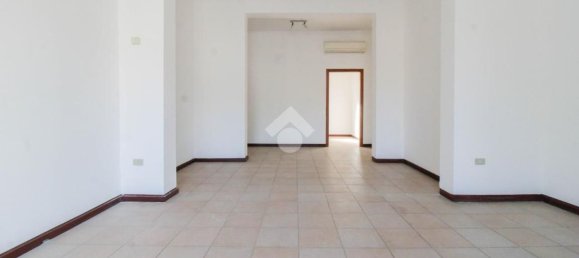 Gewerbliche Immobilie in Capriolo, Italy 50m², Nr. 15339 5