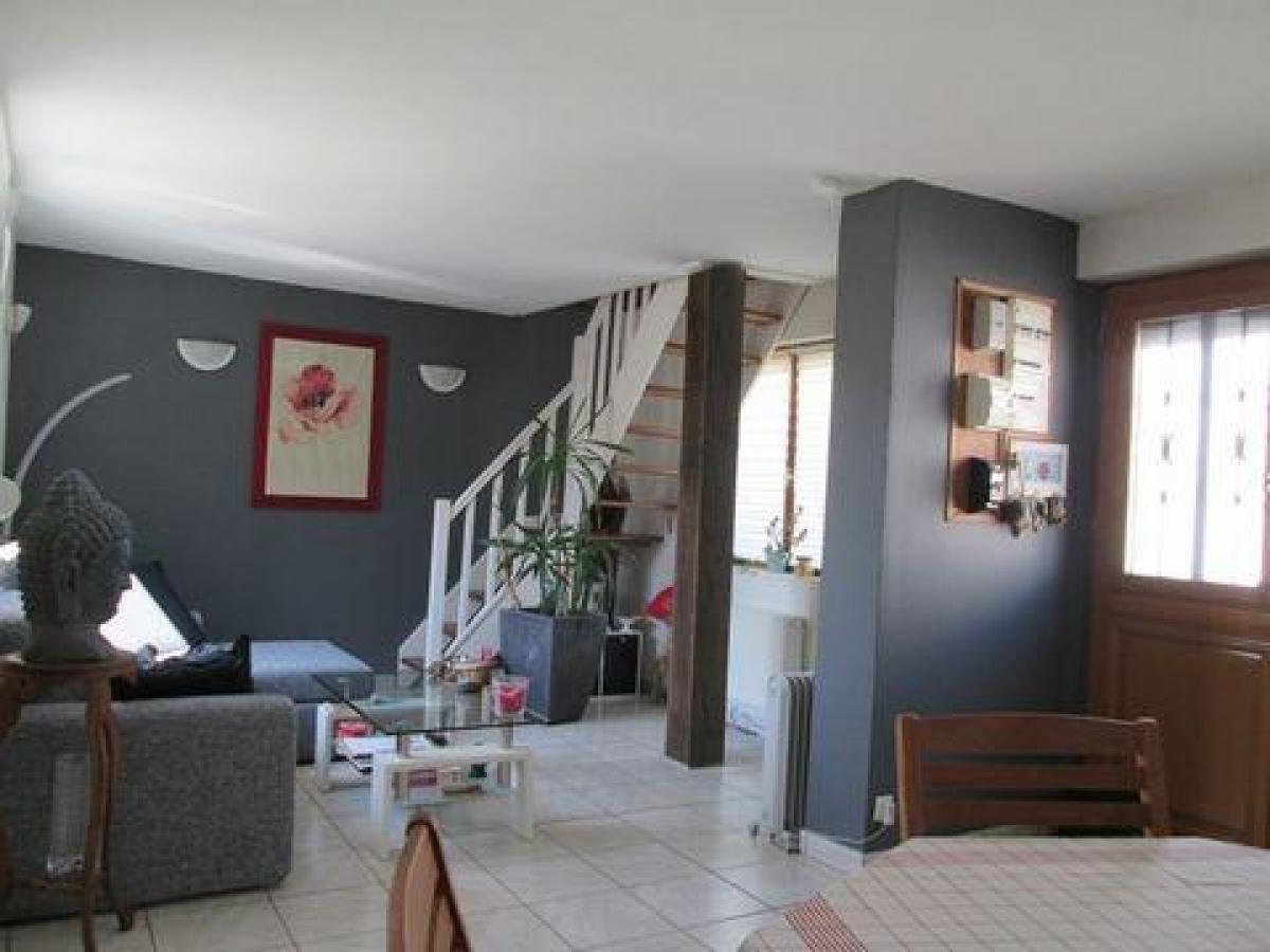 3 bedrooms House in Douvrin, France No. 27385
