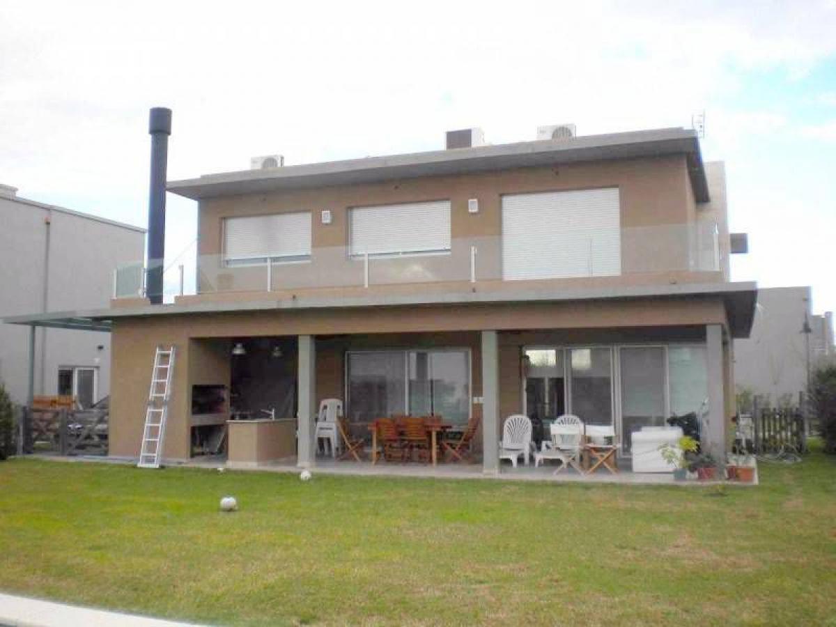 Casa de 4 dormitorios en Tigre, Argentina No. 58985