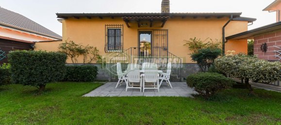 Villa de 5 habitaciónes en Stezzano, Italy No. 238003 19