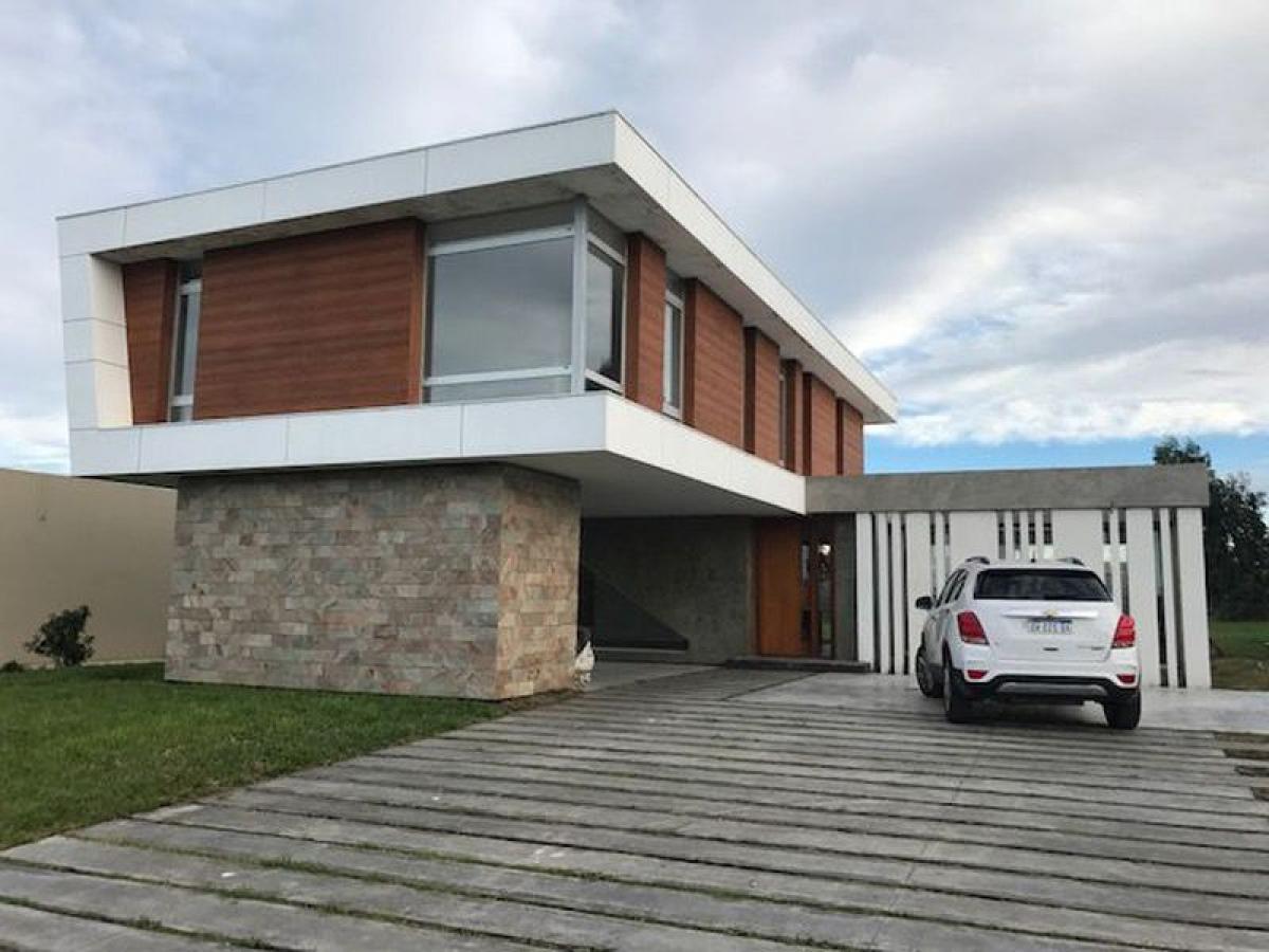 3 bedrooms House in Mar del Plata, Argentina No. 88793