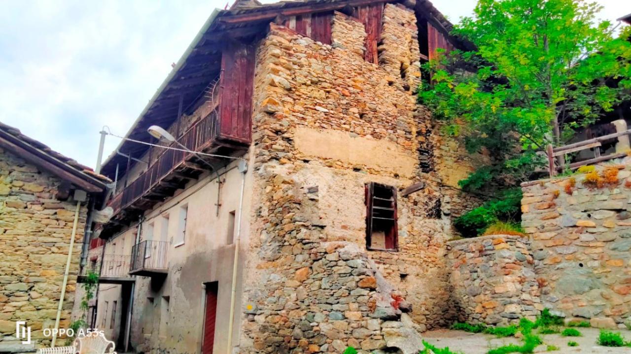 8 rooms House in Avise, Italy No. 69241