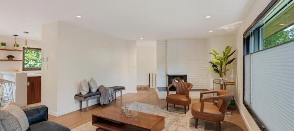 5 bedrooms House in British Columbia, Canada No. 1056 12