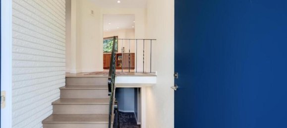 5 bedrooms House in British Columbia, Canada No. 1056 4