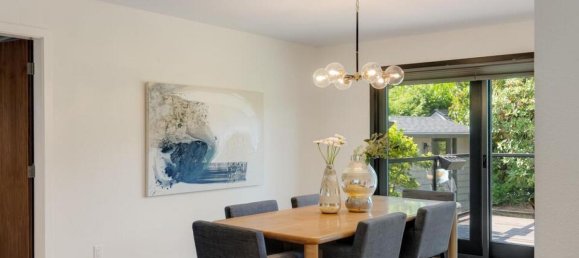 5 bedrooms House in British Columbia, Canada No. 1056 11