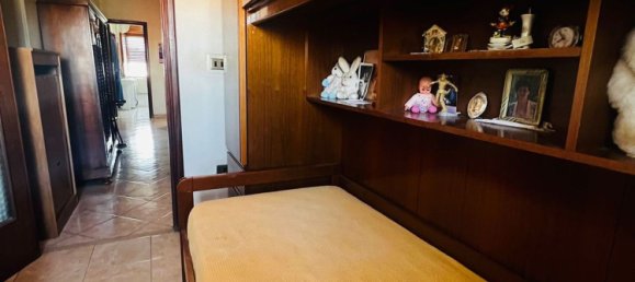 3 rooms Apartment in Torre del Greco, Italy No. 261132 4