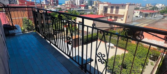 3 rooms Apartment in Torre del Greco, Italy No. 261132 3