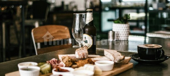 Propiedad comercial de 1 habitación en Lucca, Italy No. 298200 2