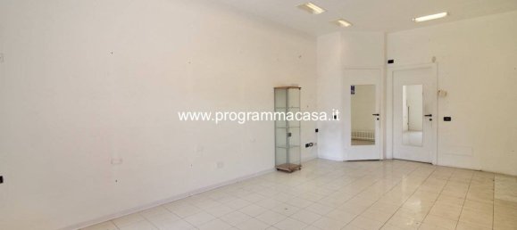 Коммерческая недвижимость с 1 комнатой в Сеграте, Италия № 188124 4