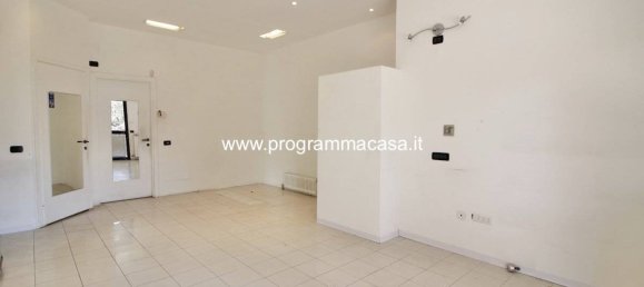 Коммерческая недвижимость с 1 комнатой в Сеграте, Италия № 188124 2