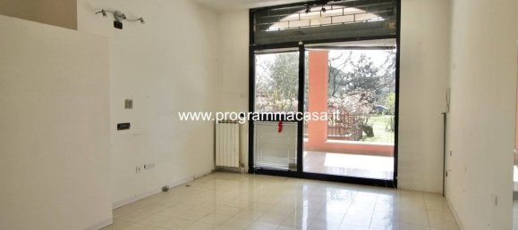 Коммерческая недвижимость с 1 комнатой в Сеграте, Италия № 188124 12