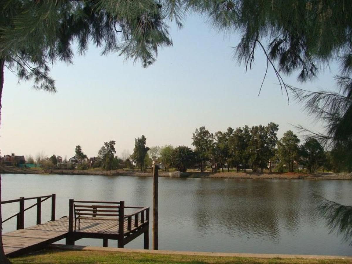 Земельный участок в Эскобар, Аргентина № 113949