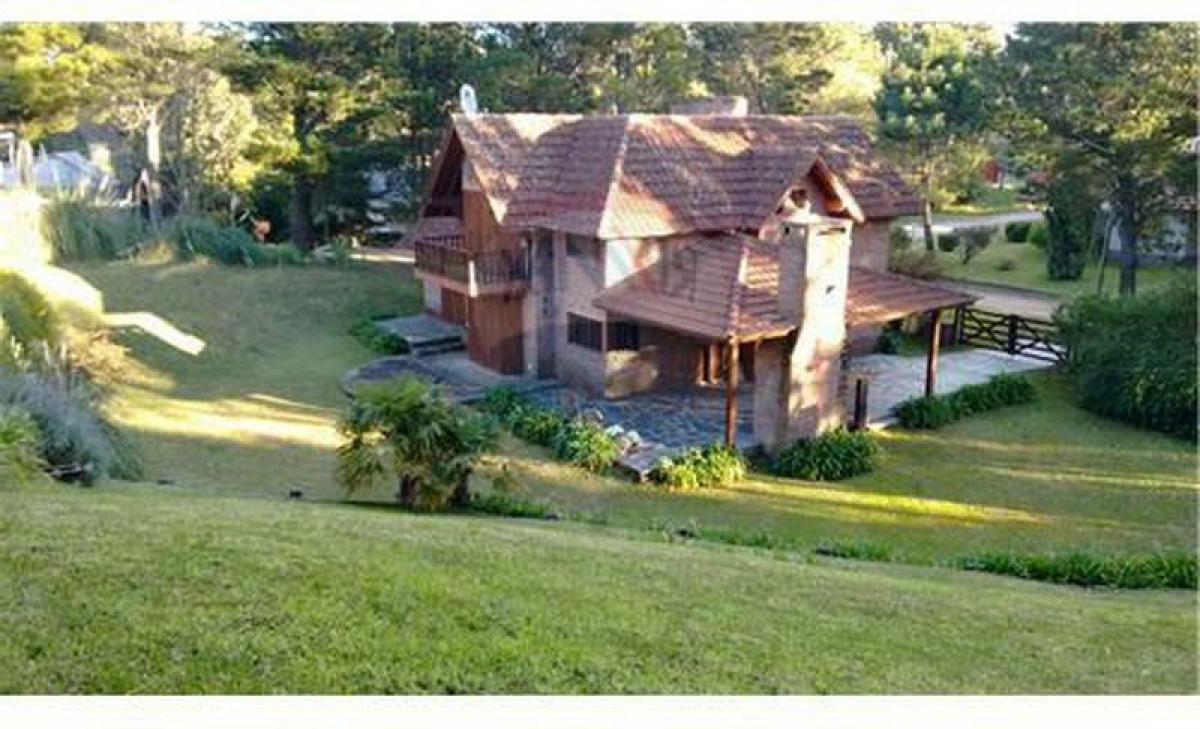 3 bedrooms House in Mar del Plata, Argentina No. 82967