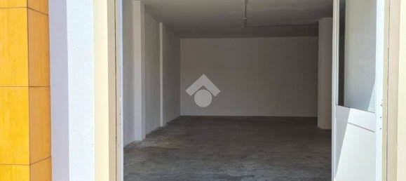 1-salle Propriété commerciale à Foggia, Italy No. 31759 8