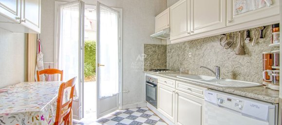 6 bedrooms House in Versailles, France No. 293289 2