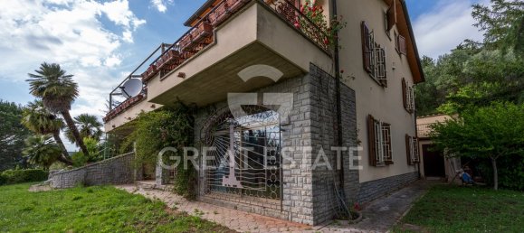 4 bedrooms Villa in Tuoro sul Trasimeno, Italy No. 288068 10