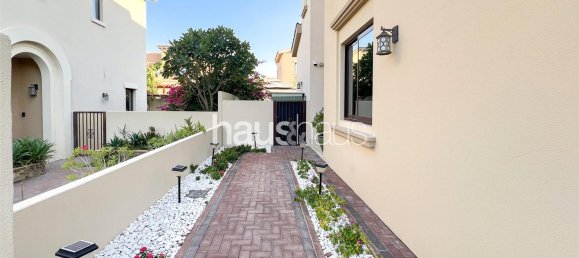 4 bedrooms Villa in Reem, UAE No. 99008 10