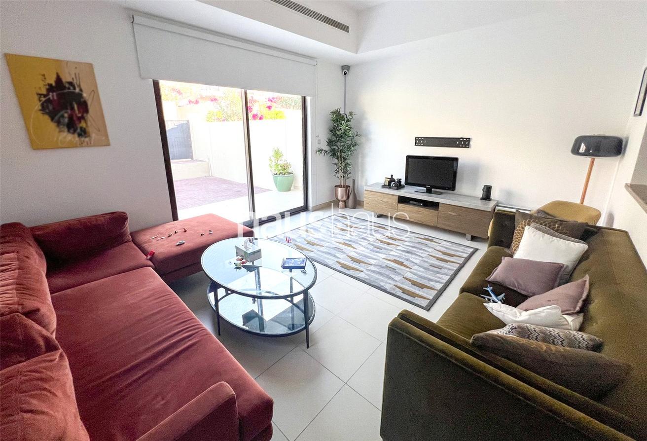 4 bedrooms Villa in Reem, UAE No. 99008