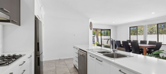 4 bedrooms House in Emerald Beach, Australia No. 192 4