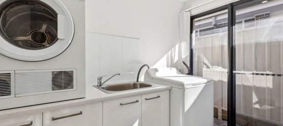 4 bedrooms House in Emerald Beach, Australia No. 192 12