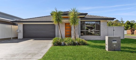 4 bedrooms House in Emerald Beach, Australia No. 192 2