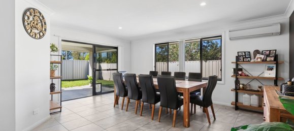 4 bedrooms House in Emerald Beach, Australia No. 192 3