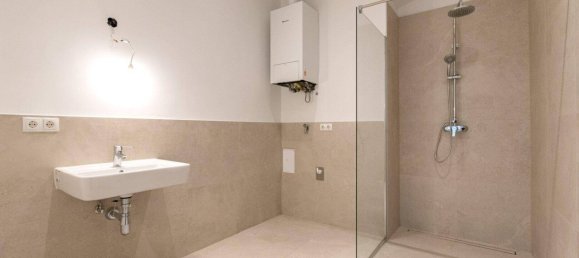 3غرفة شقة في Simmering, Austria رقم 15450 18