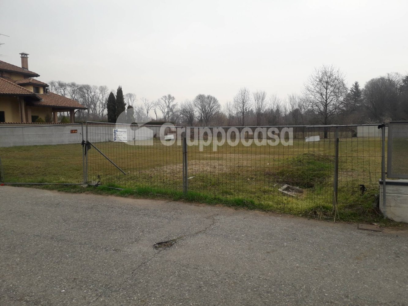 Terreno en Inveruno, Italy 911 m² No. 116435