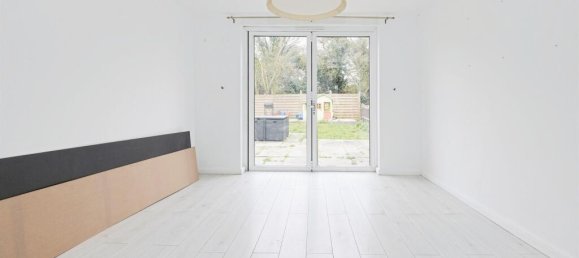 3 bedrooms House in Watford, United Kingdom No. 6055 9