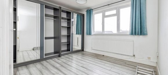 3 bedrooms House in Watford, United Kingdom No. 6055 16