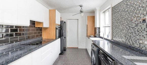 3 bedrooms House in Watford, United Kingdom No. 6055 14